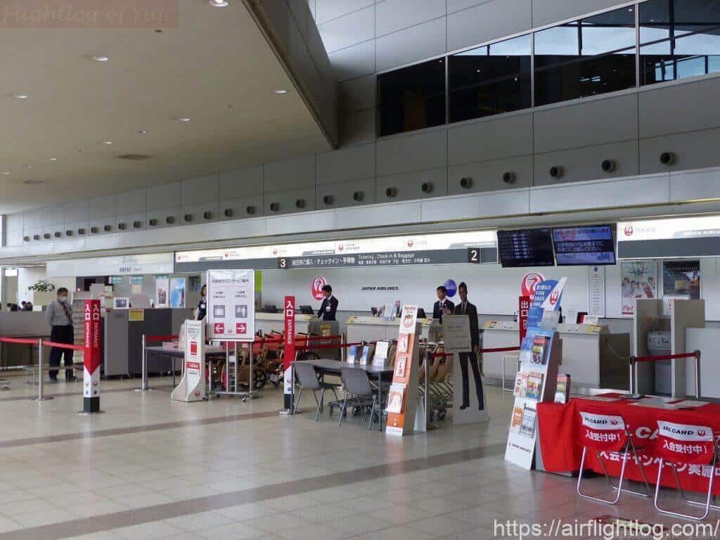 広島空港JALチェックインカウンター