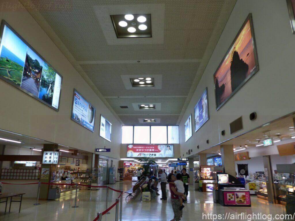 小松空港出発ロビー