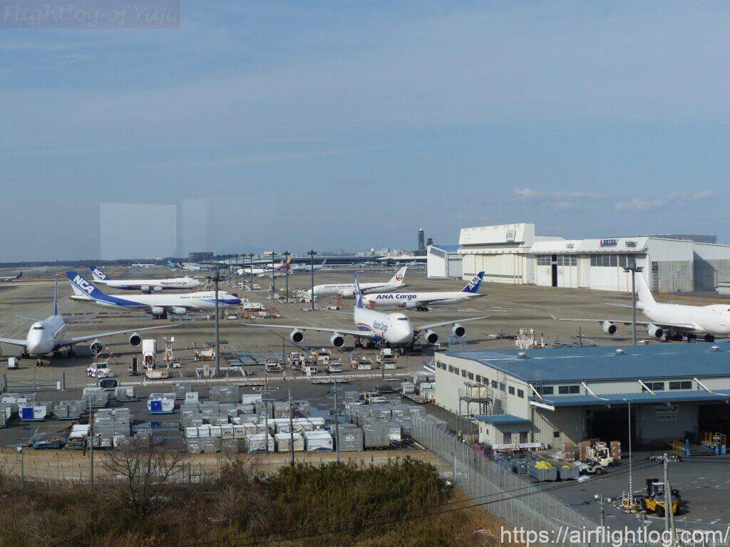 成田空港エプロンの風景