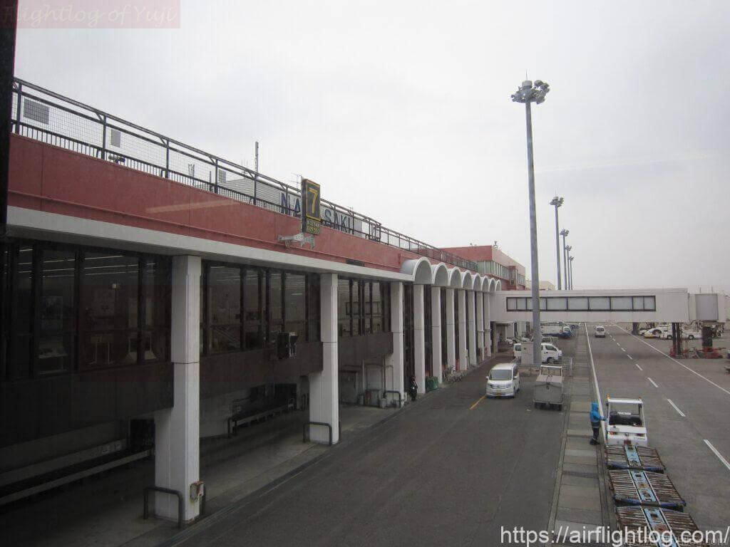 長崎空港ターミナルビルエプロン側