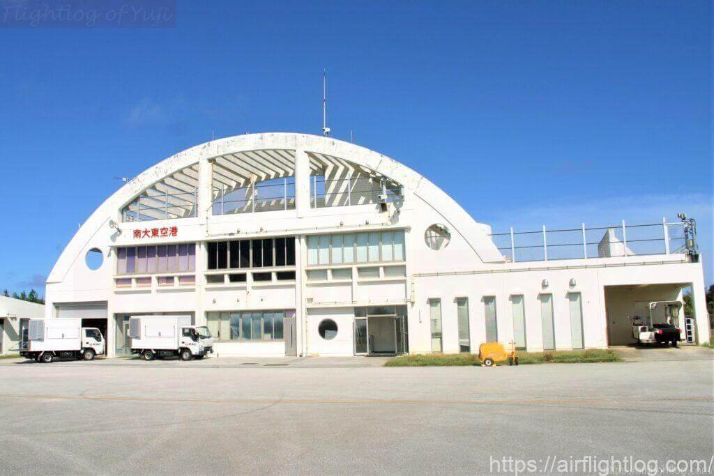 南大東空港ターミナル外観
