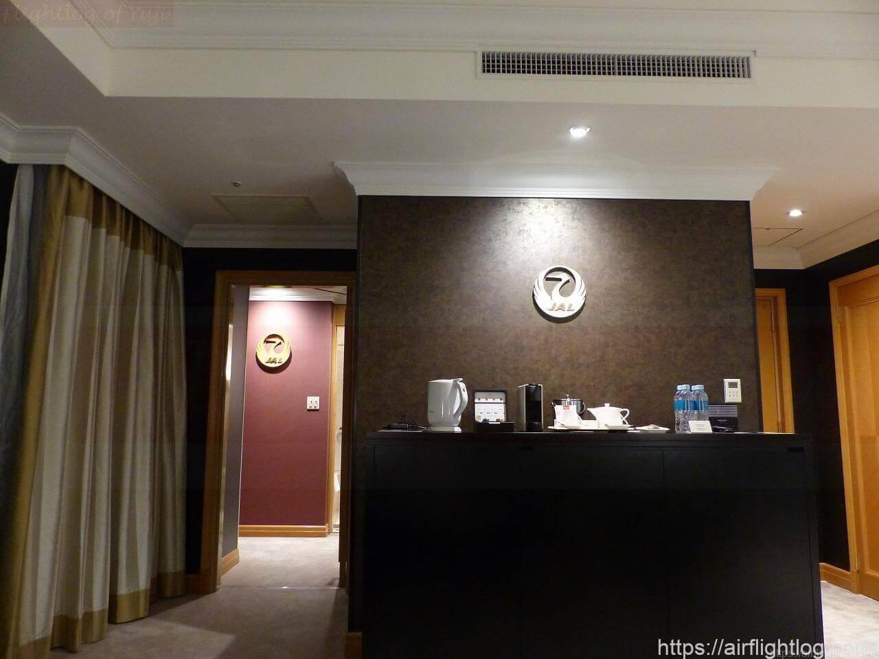 グランドニッコー東京 JALコラボレーションスイートルーム 「JAL FLIGHT & RED SUITE」