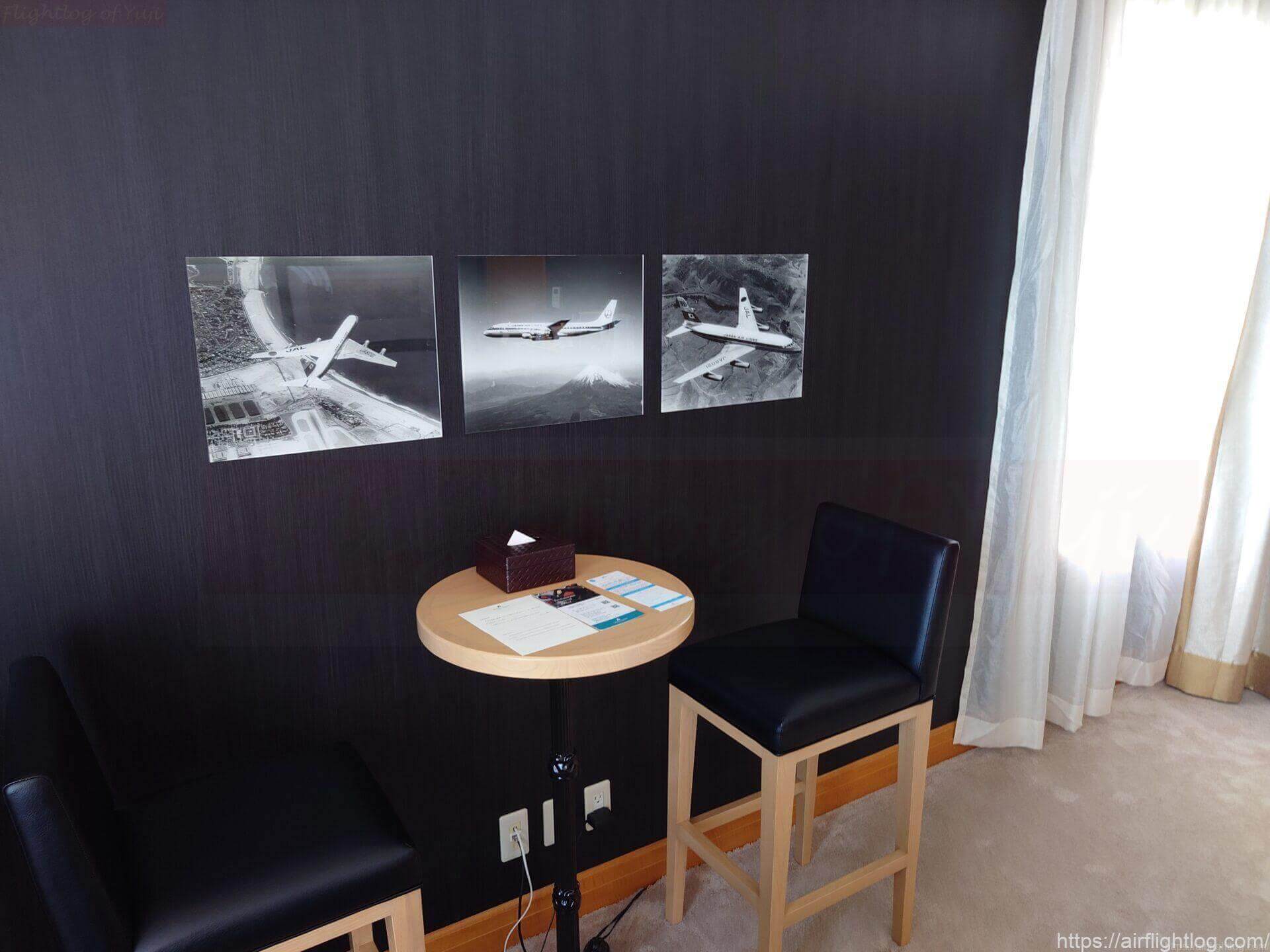 グランドニッコー東京 JALコラボレーションスイートルーム「JAL FLIGHT & RED SUITE」 ファーストクラスラウンジチェアー