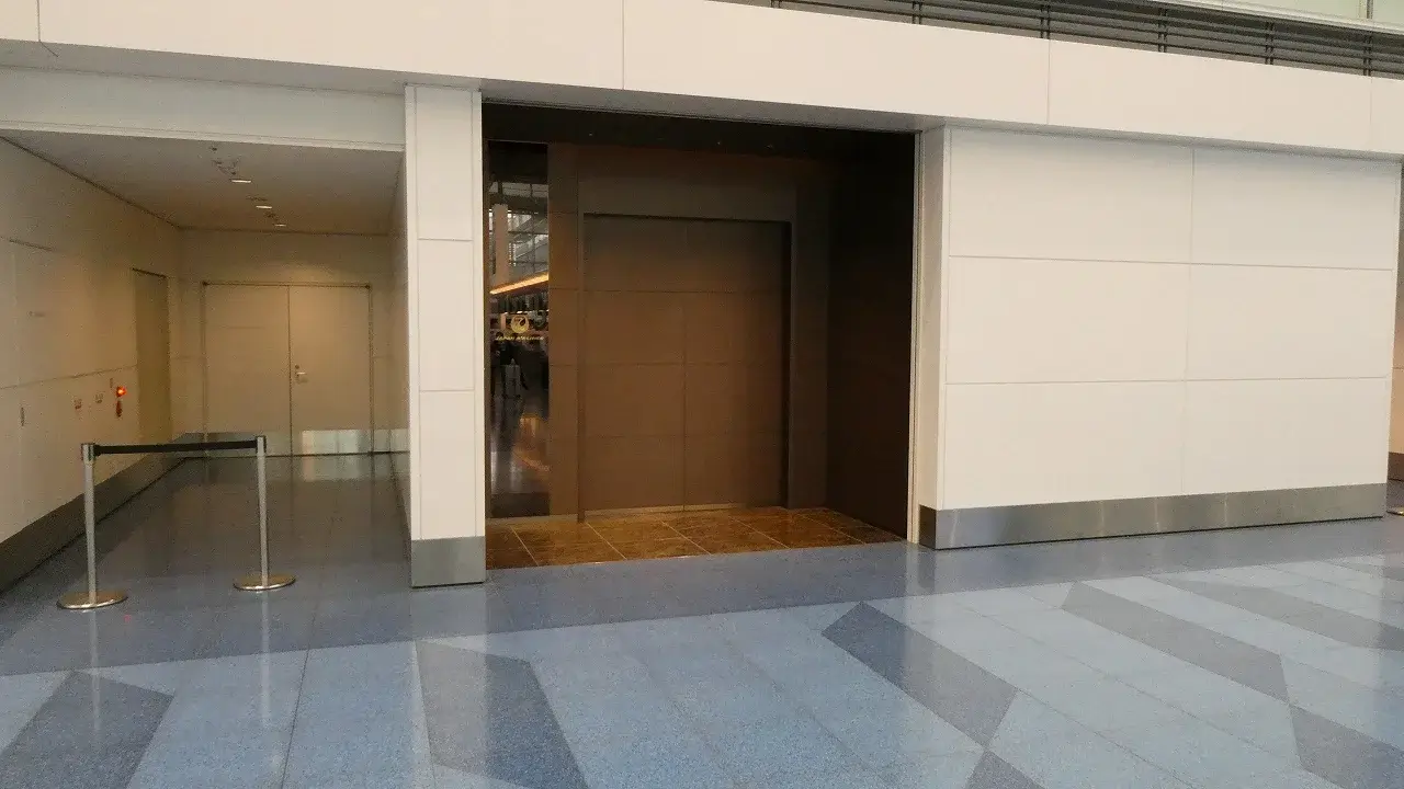 JAL 羽田空港 ファーストクラスエントランス