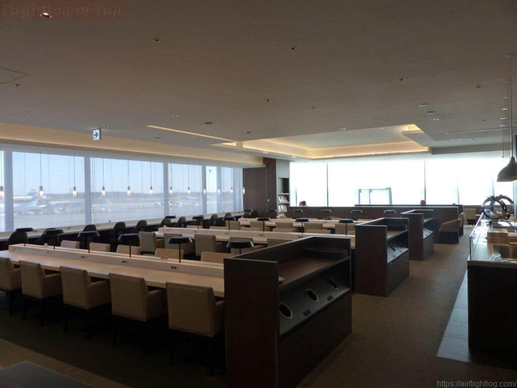 成田空港JALサクララウンジ