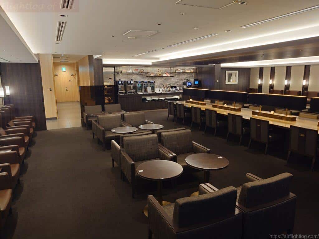 羽田空港JALサクララウンジ
