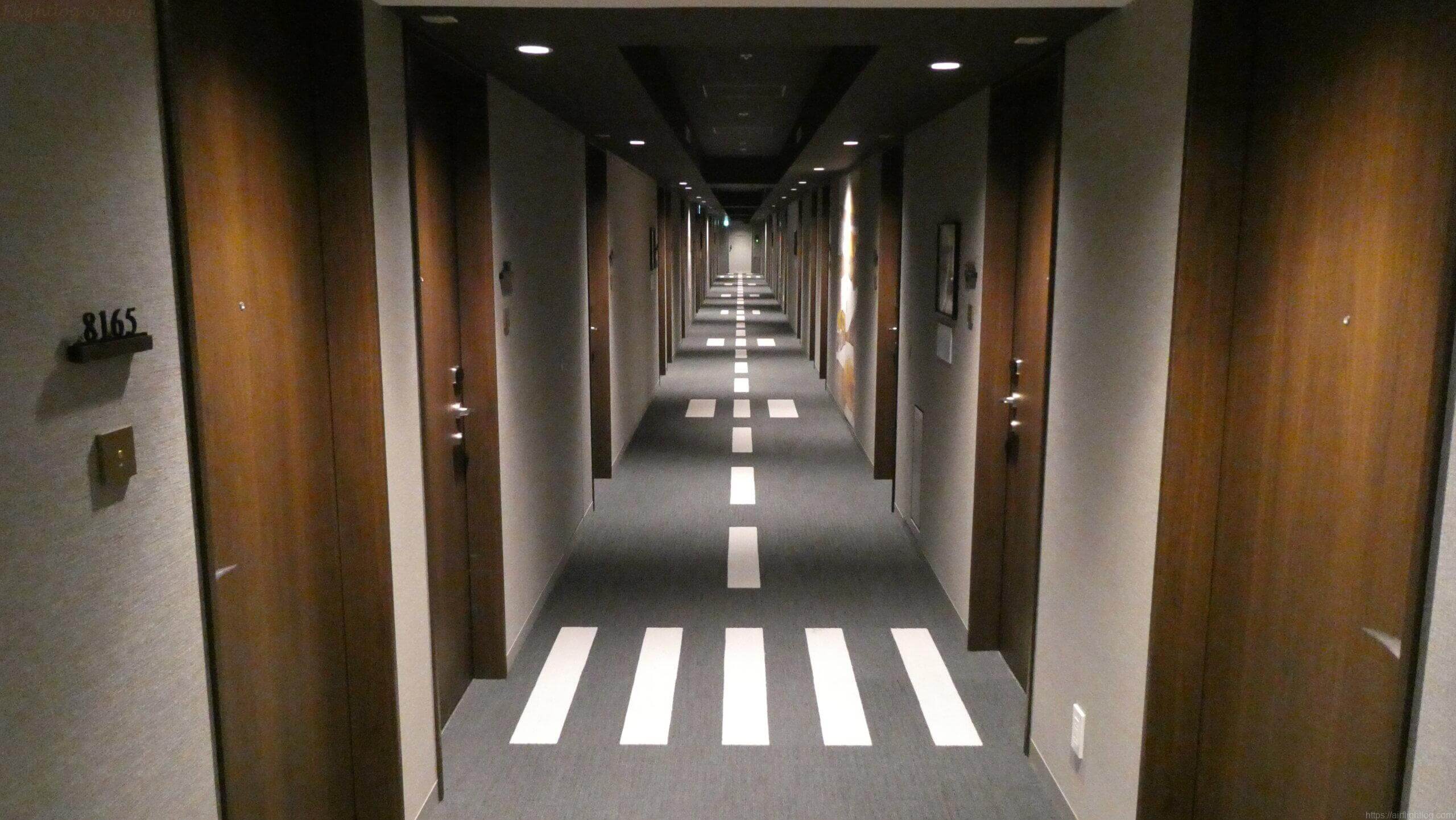 『ヴィラフォンテーヌ グランド 羽田空港』JALコラボルーム 通路