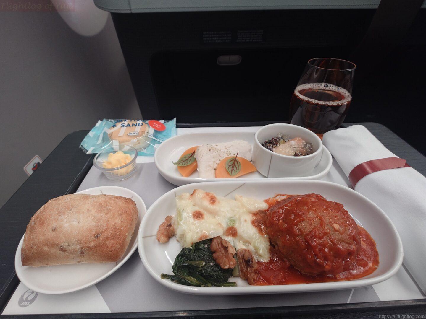 JAL国内線ファースト改定後の新千歳→羽田|空気は急ぐ最終便帯の上質なサービス