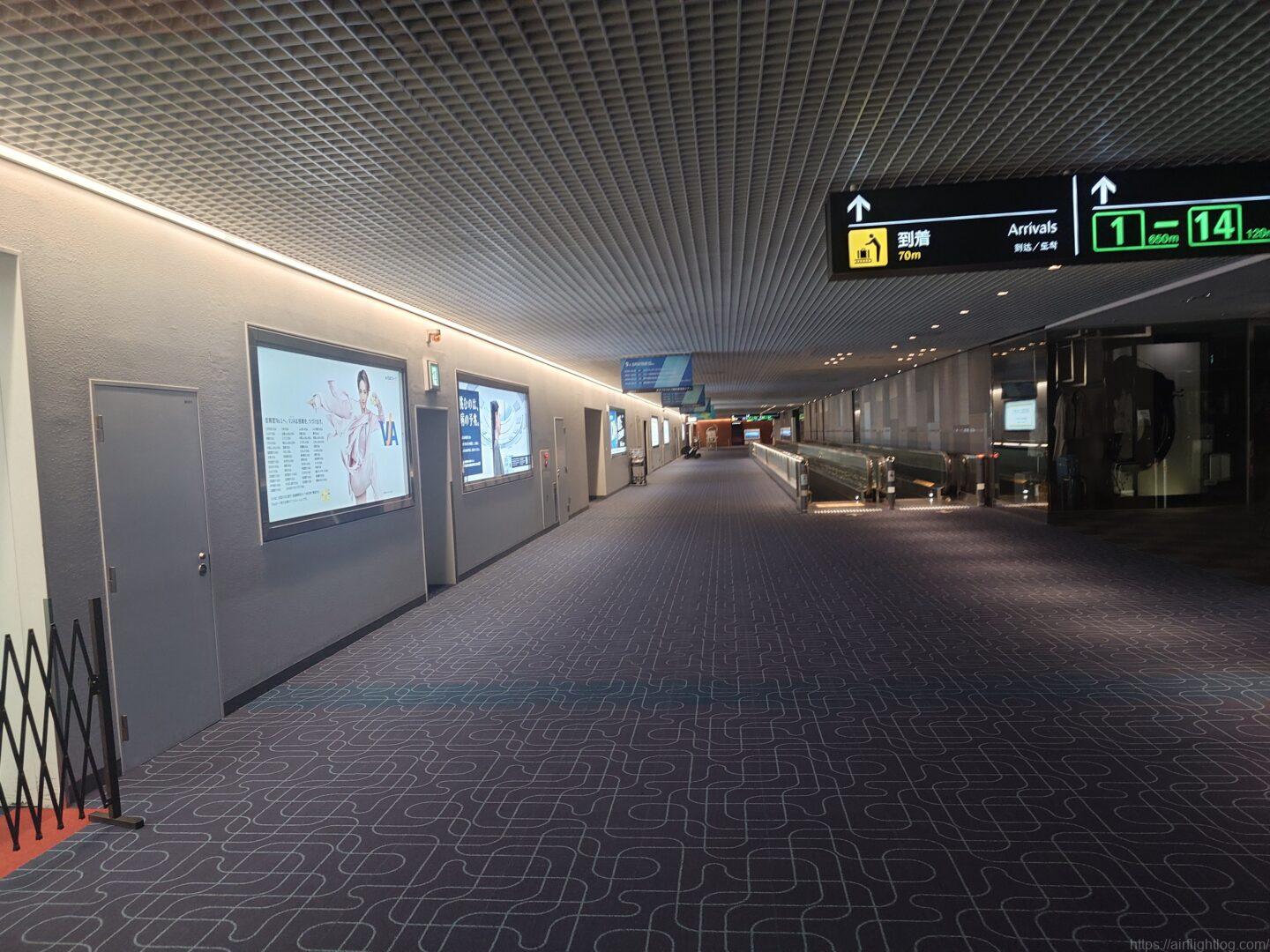 JAL国内線ファースト改定後の新千歳→羽田|空気は急ぐ最終便帯の上質なサービス