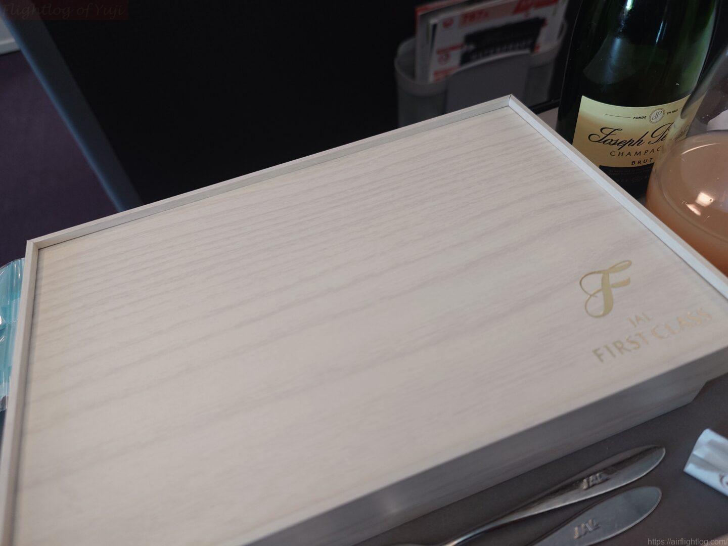 JAL国内線ファーストクラス伊丹線機内食(お弁当)