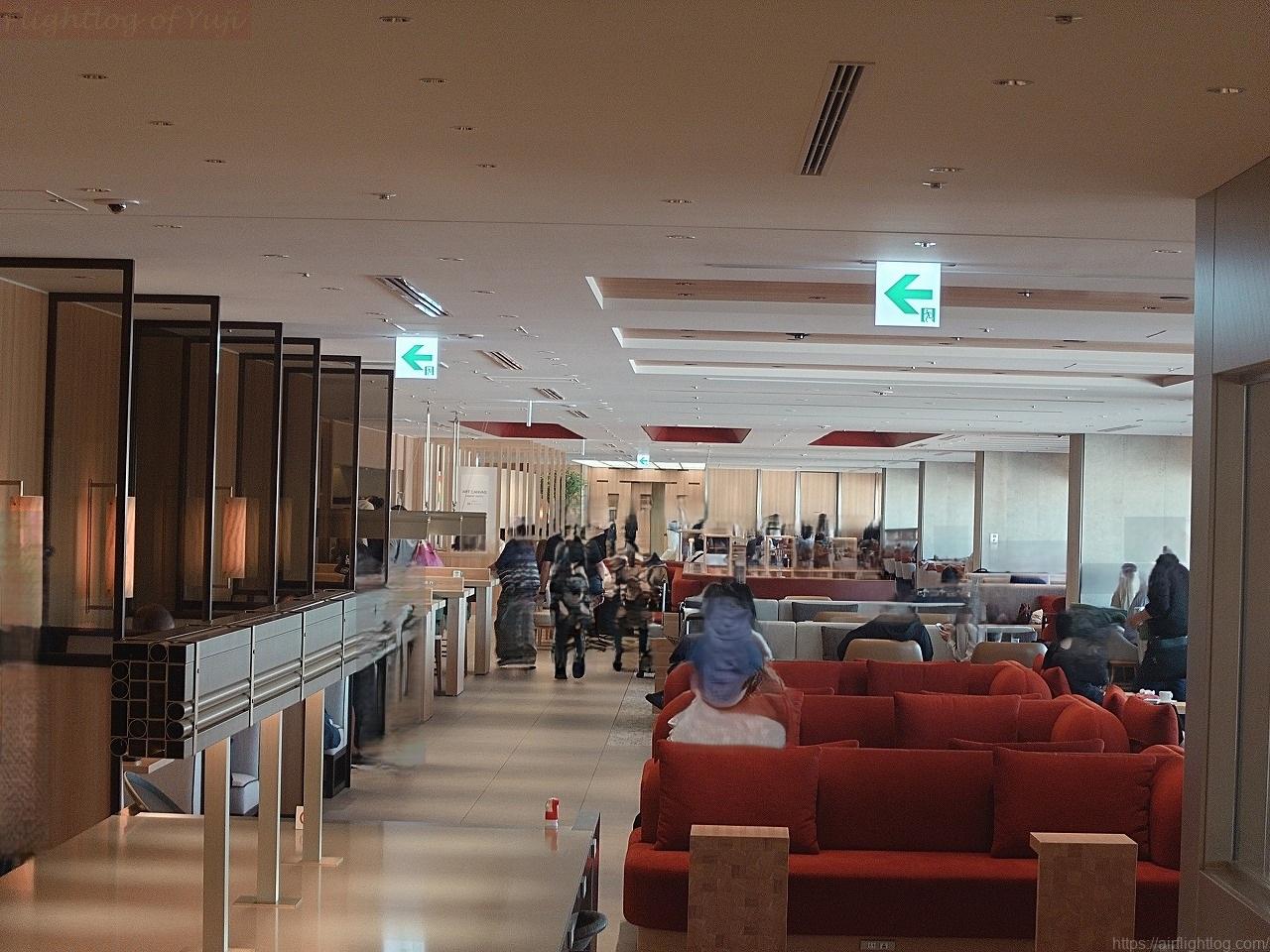 JAL羽田空港国内線サクララウンジ
